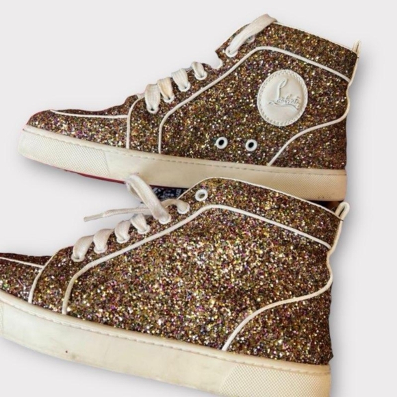 Christian Louboutin - Picture 3 of 7